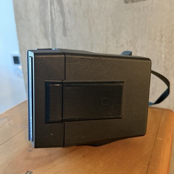 Polaroid Spirit 600 Instant Camera Suites Hotel Guest Quarters UNTESTED - Picture 10 of 11